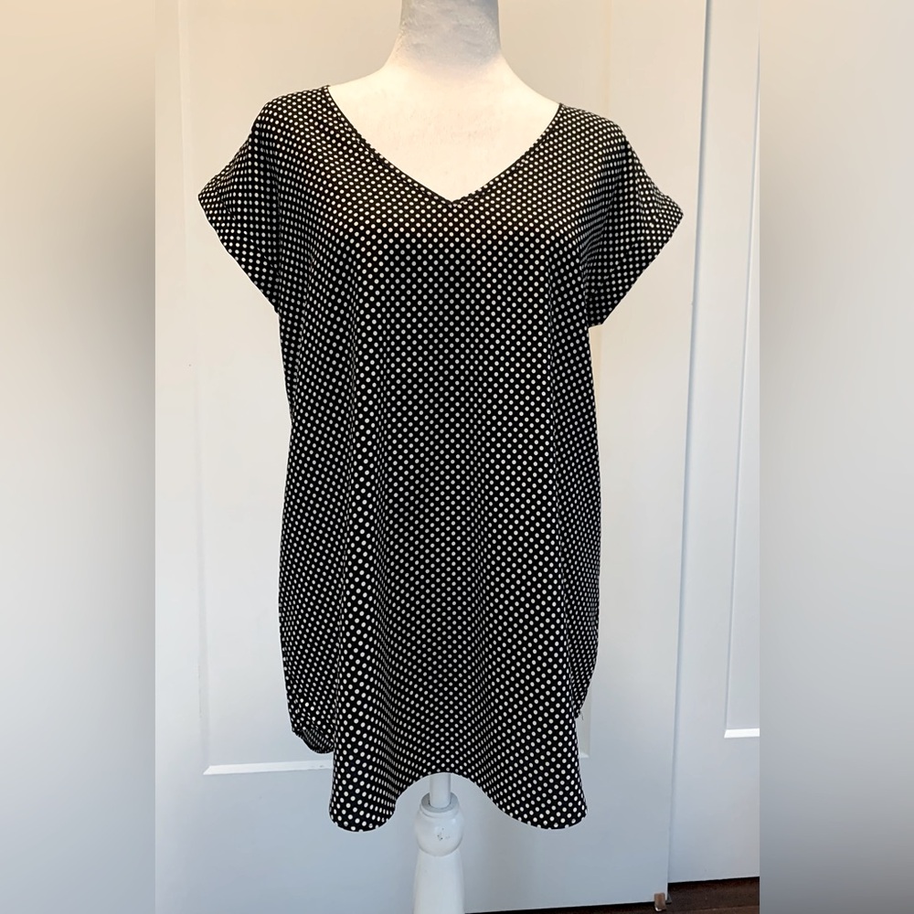 Express woman’s polka dot top, size M, preowned, very good used condition